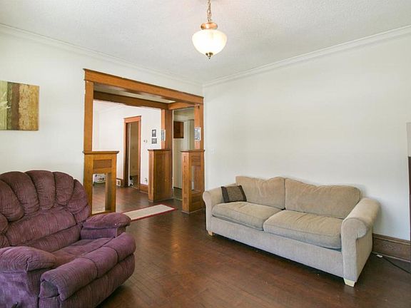 3rd image of 476 York Ave