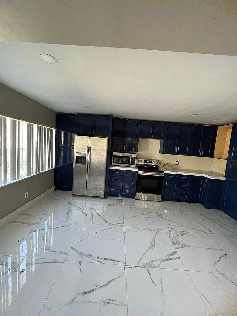 4 bed, 2468 sqft, $4,500 — Photo 2