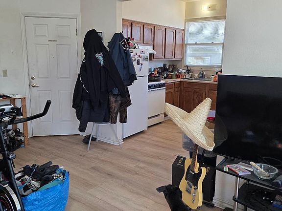 3rd image of 1925 SE Alder St APT 2
