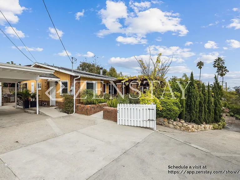 Exterior / driveway