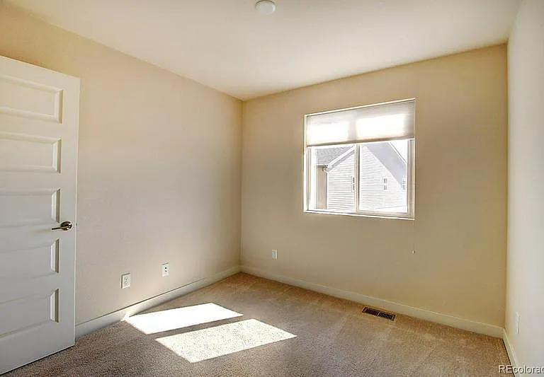 11240 Uptown Ave — Photo 18
