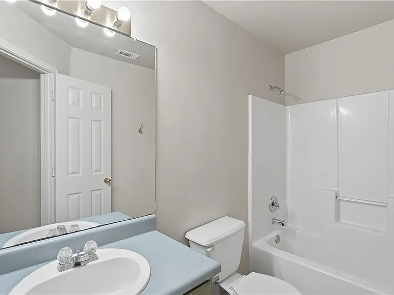 821 Benning — Photo 30