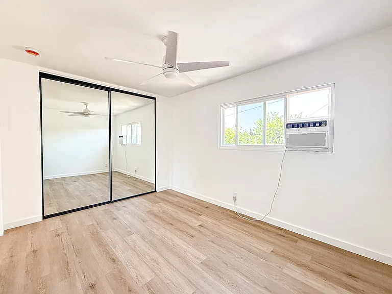 331 W Windsor Rd #6 — Photo 10