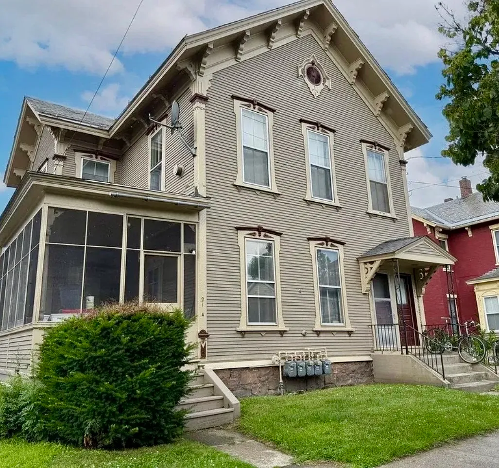 21-23 N Winooski Ave — Photo 1