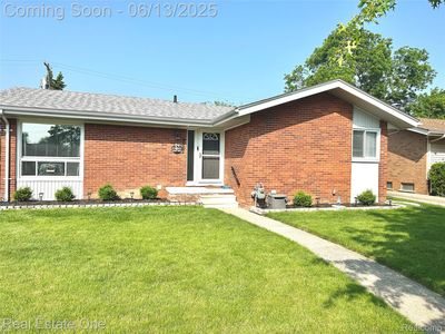 4562 Valley Rd, Trenton, MI, 48183