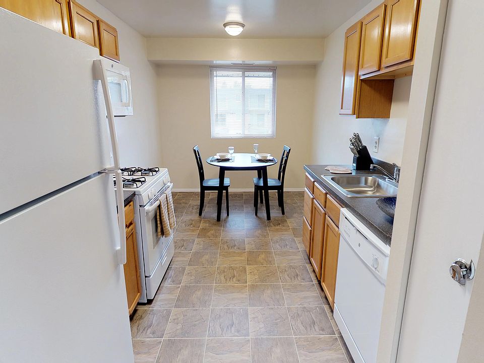 Kitchen with Eating Nooks