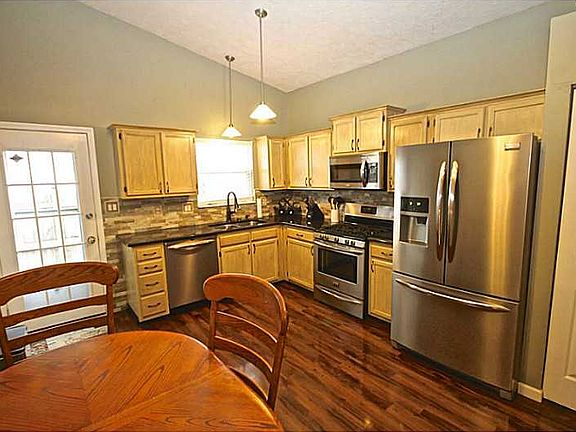 2nd image of 1305 Amelia Dr