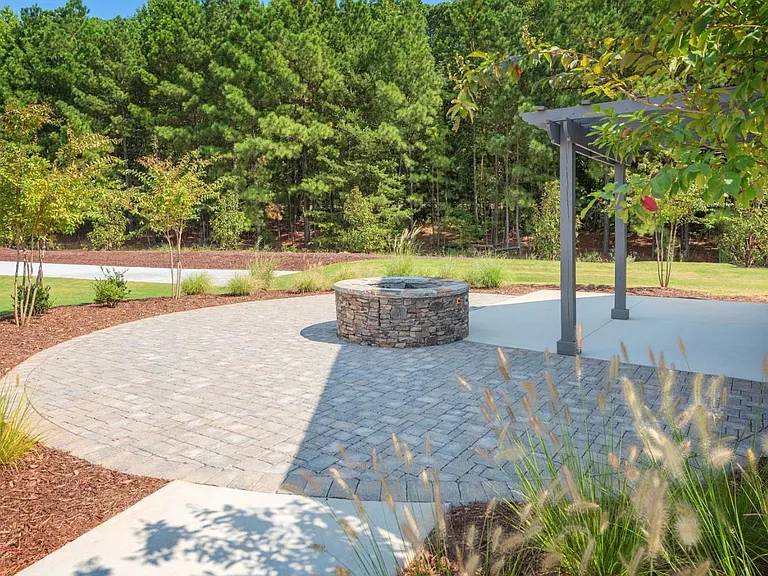 154 Eagle Wood Dr — Photo 2