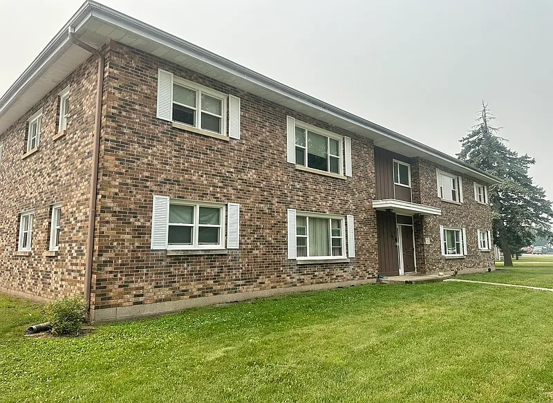2 bed, 1.0 bath, $825 — Photo 2