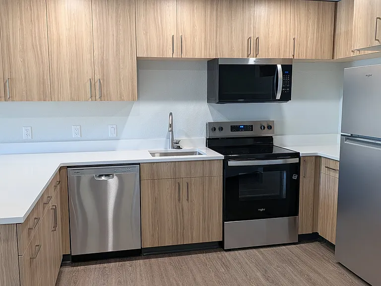 200 E Wolfensberger Rd #207 — Photo 7