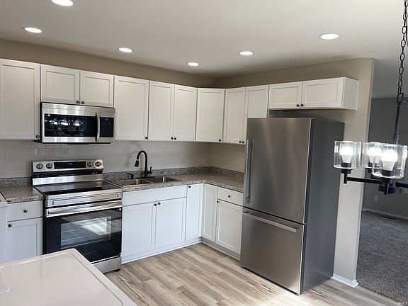 4th image of 5205 Riviera Dr