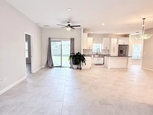 2408 Corrine Dr — Photo 8