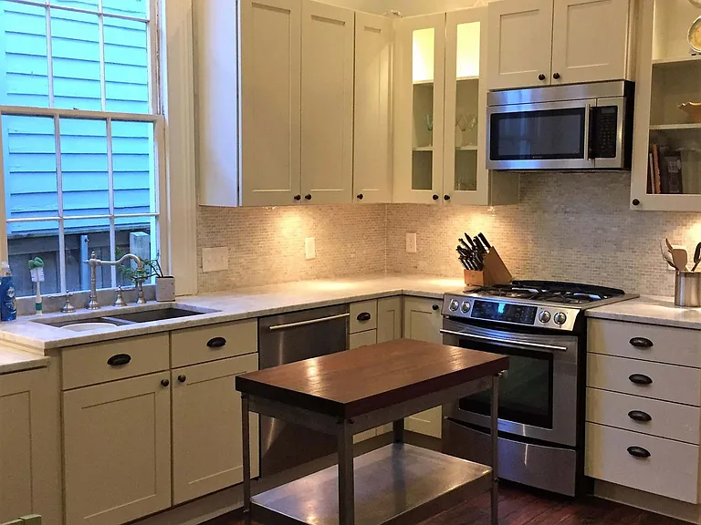 Kitchen
View 1