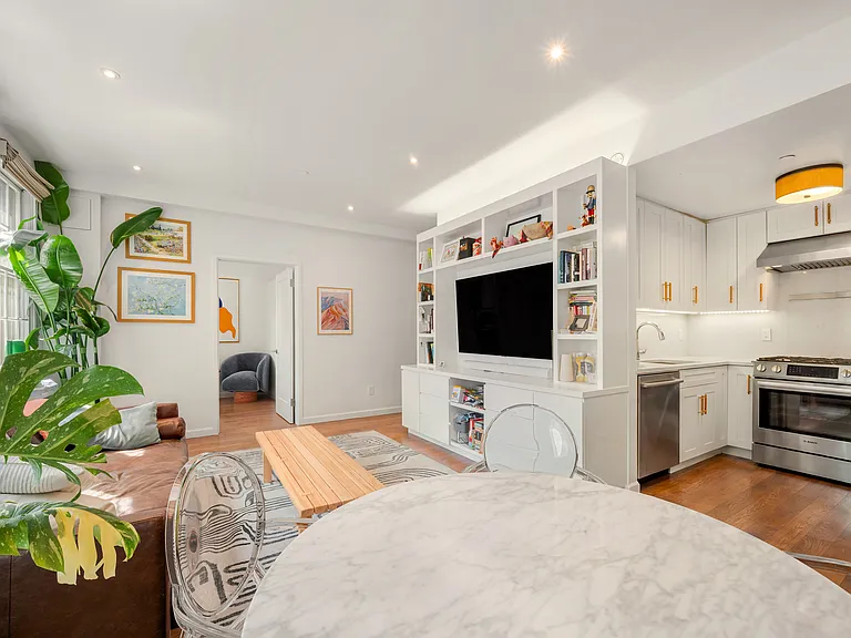 407 E 12th St #3FE — Photo 3