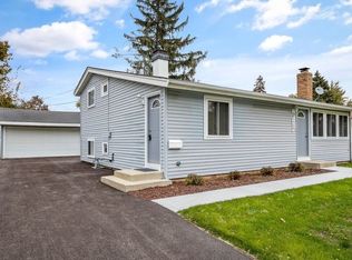 1540 Amarillo Dr, Carpentersville, IL 60110