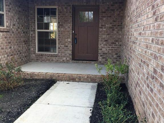 3rd image of 2915 Silver Brook Ln