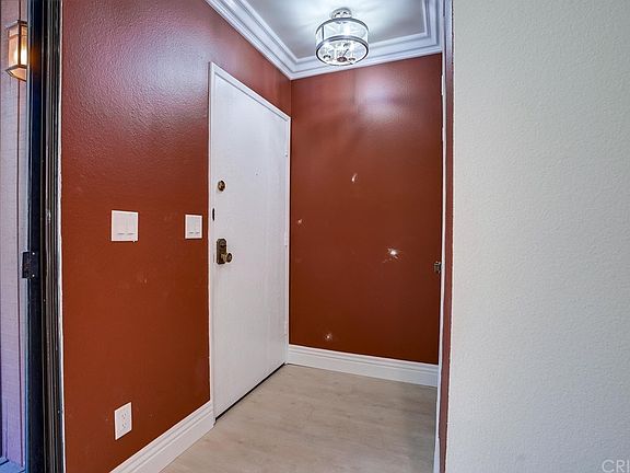 5th image of 21931 Burbank Blvd #12