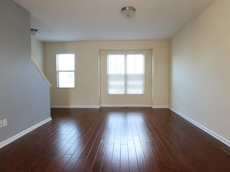 1517 Crafton Way — Photo 3