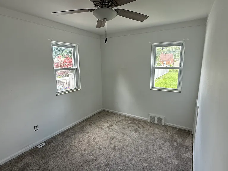 9725 Ruth Ave — Photo 20
