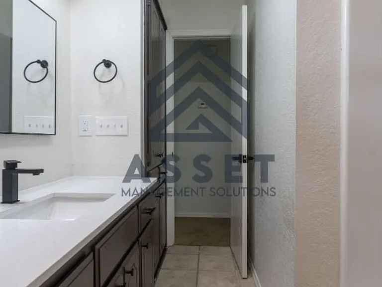 1605 Blessing Ct — Photo 24