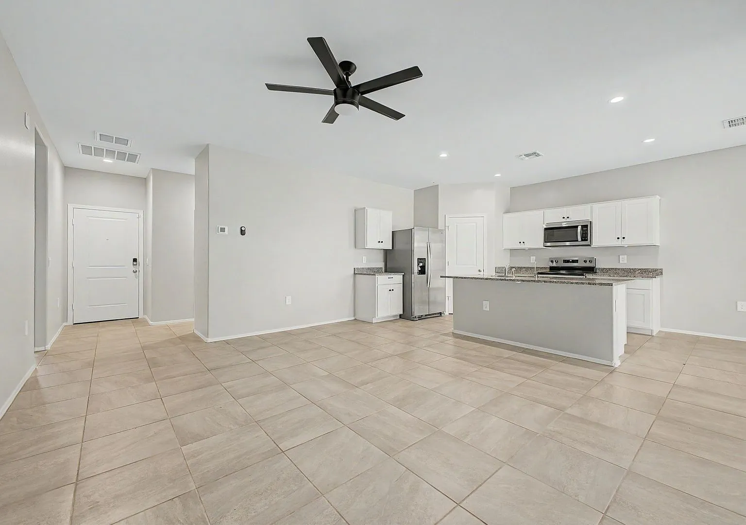 Beautiful 3 bed, 2 bath Casa Grande home — Photo 2