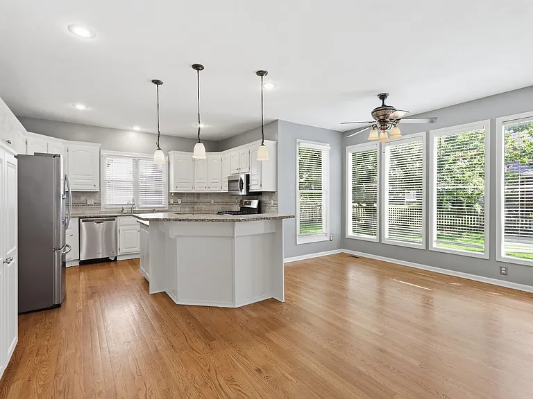 14117 Parkhill Ln — Photo 13