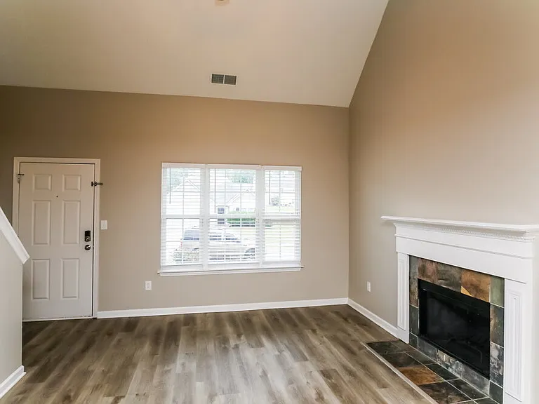 100 Saint Ann Cir — Photo 5