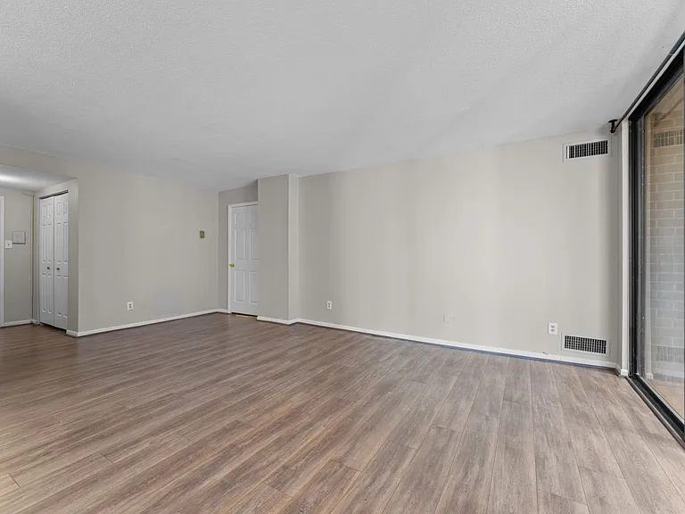 4 Monroe St #308 — Photo 7