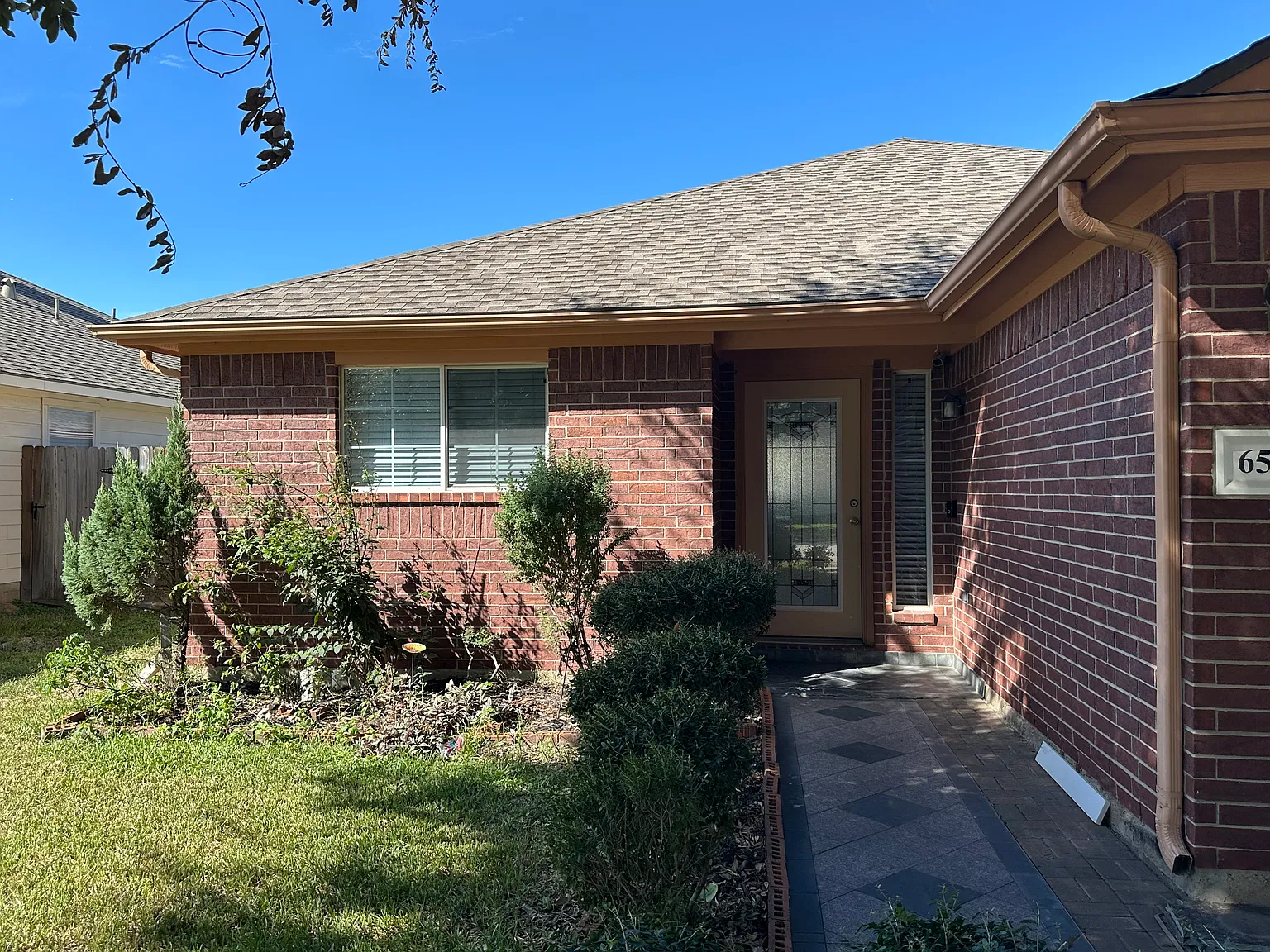 3 bed, 1365 sqft, $1,900 — Photo 2