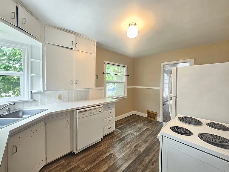 2704 W Garland Ave — Photo 6