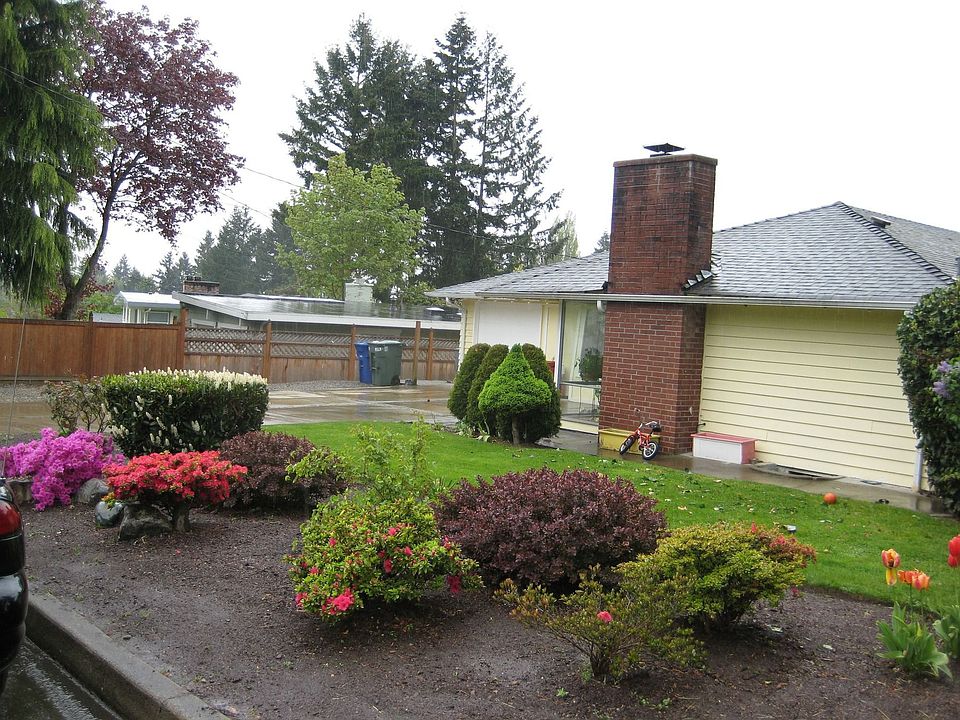 Front (from the right in 2009)