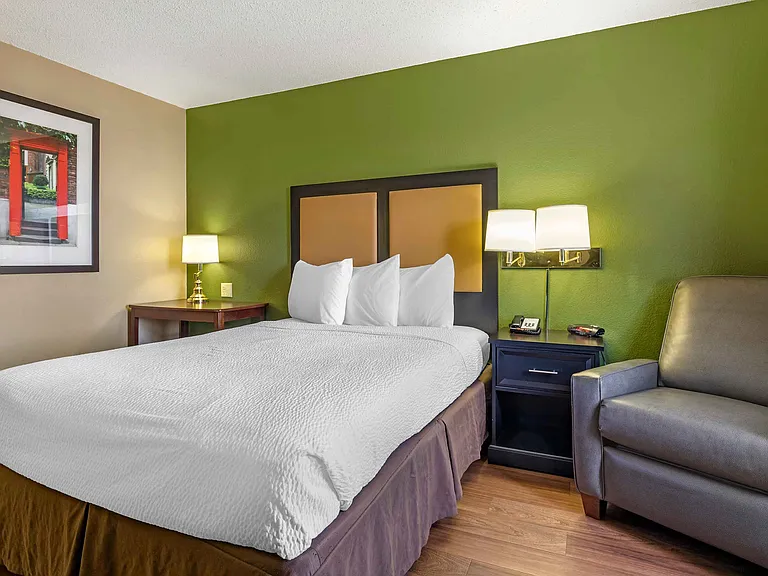 Studio Suite - 1 Queen Bed