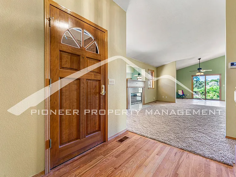 2924 Troxell Ave — Photo 4