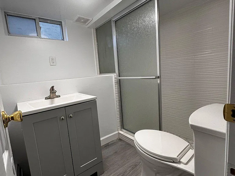 303 New York Ave #BASEMENT — Photo 2