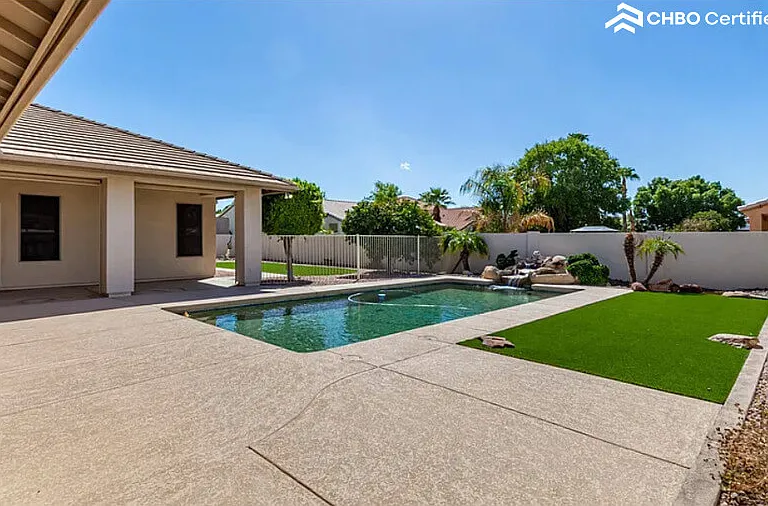 6445 W Fullam St — Photo 4