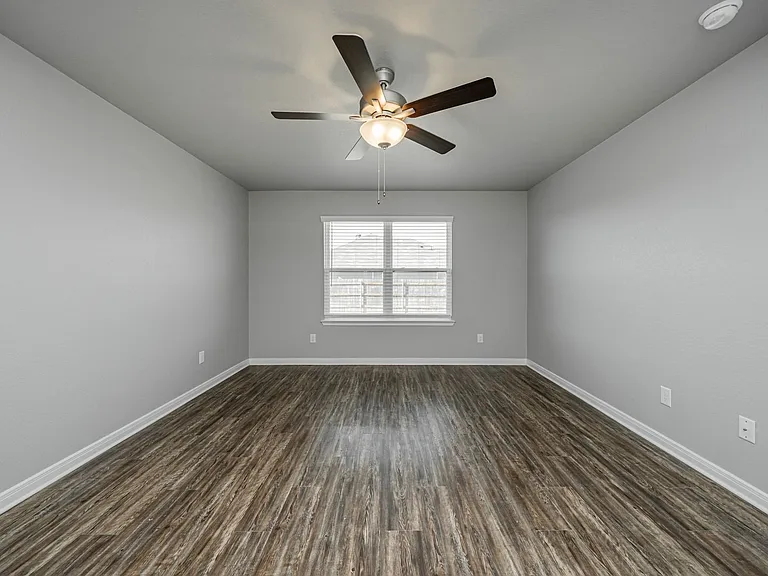 1368 Kingsgate Dr — Photo 18