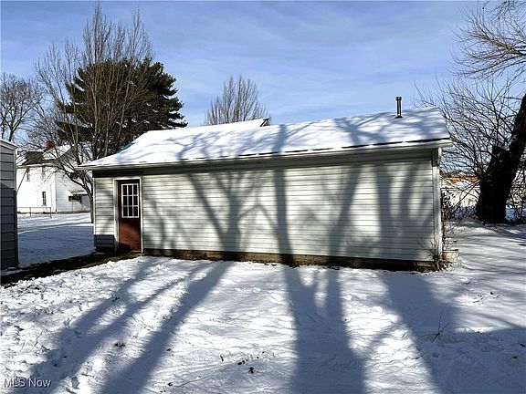 5th image of 131 8th St SW