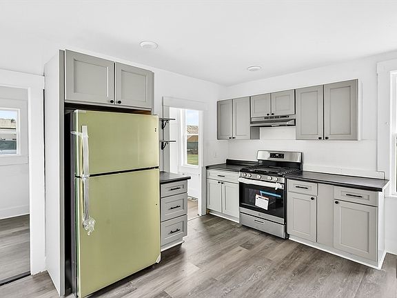 2nd image of 150 E Main St