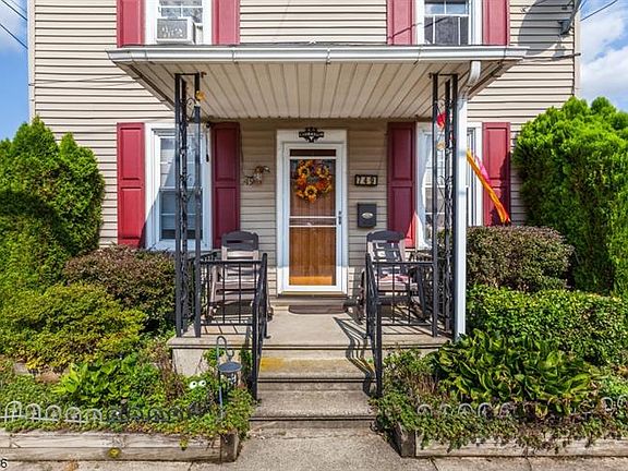 4th image of 749 Columbus Ave