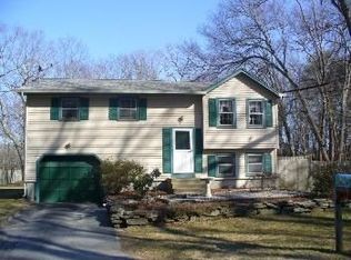 8 Lynn Dr, Preston, CT 06365