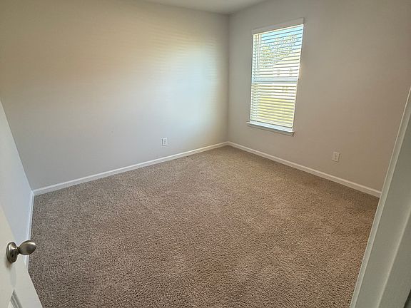 2nd image of 802 Baywood Ln