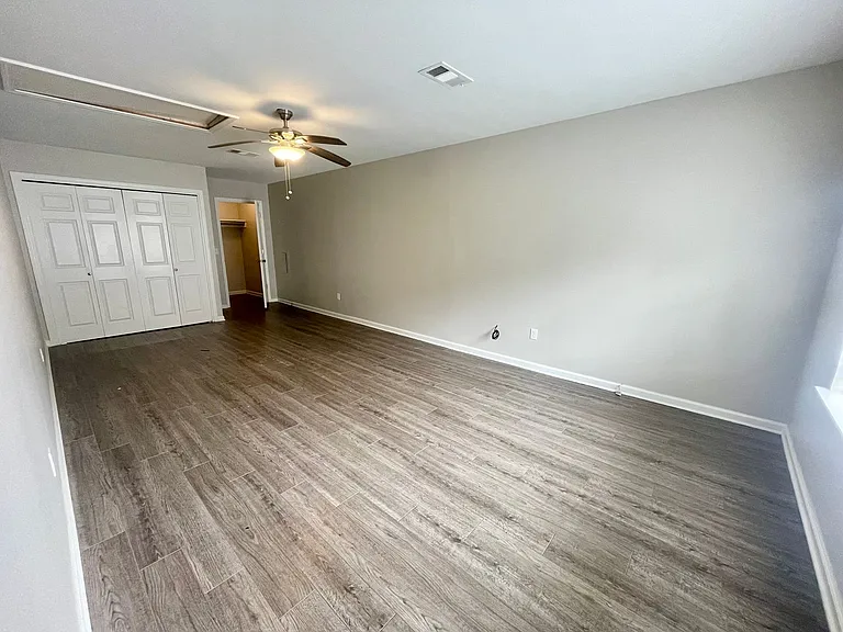 525 S Oak St — Photo 10