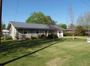 425 W 5th Ave, Hohenwald, TN 38462