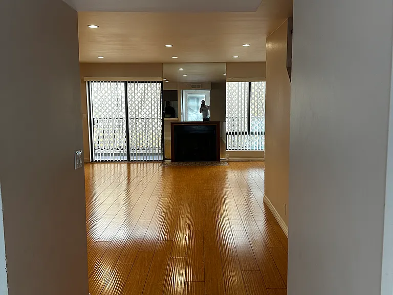 557 E Verdugo Ave #J — Photo 4