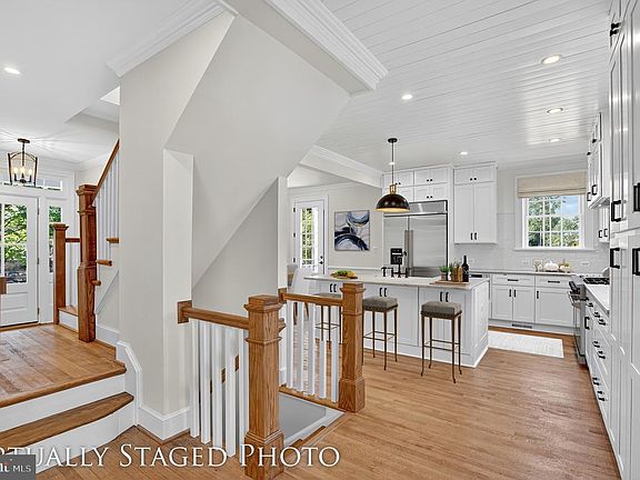 2nd image of 812 Fulton Ave