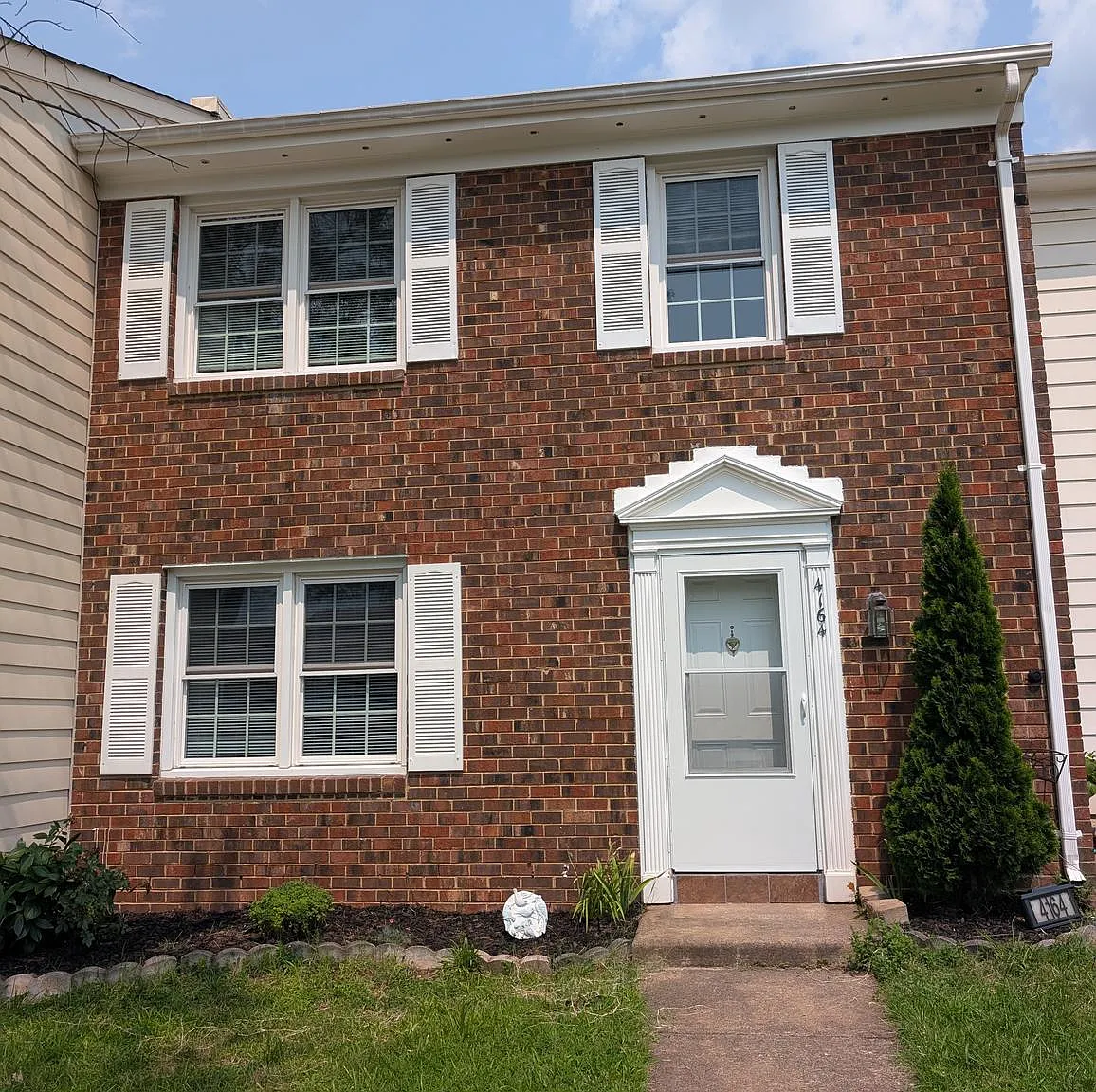 3 bed, 1.5 bath, 1056 sqft, $2,500 — Photo 1