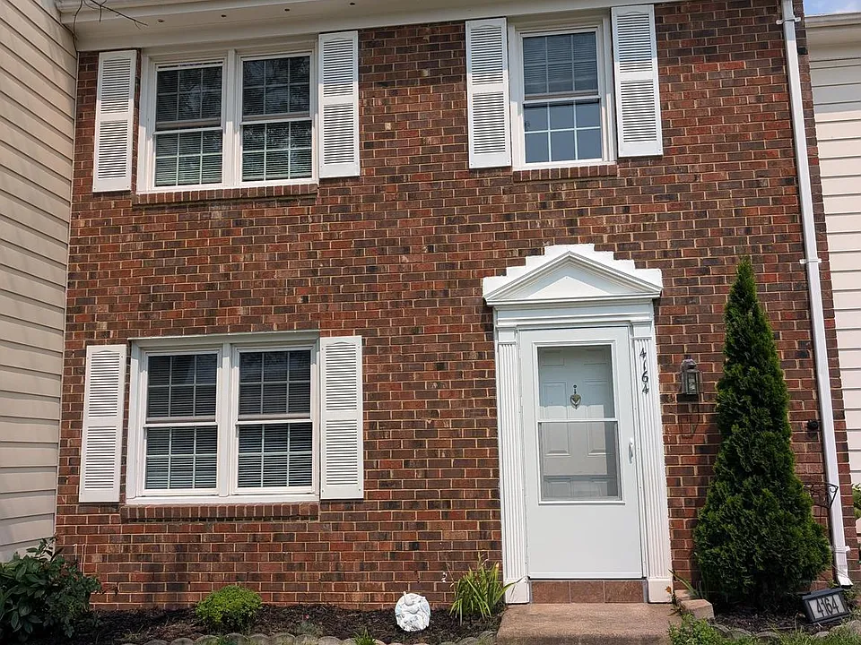 4164 Hamlin Ct