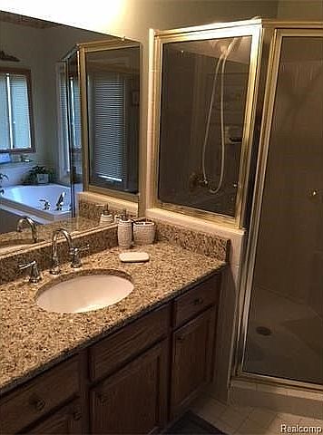 2nd image of 2081 Avon Lake Ln
