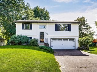 690 Schilling Cir NW, Forest Lake, MN 55025