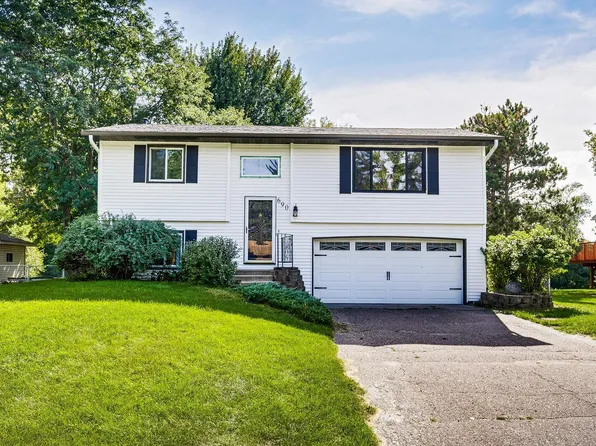 690 Schilling Cir NW, Forest Lake, MN 55025